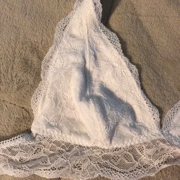 White Abercrombie and Fitch bralette - Picture 2 of 3